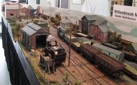 0 gauge model railway layouts